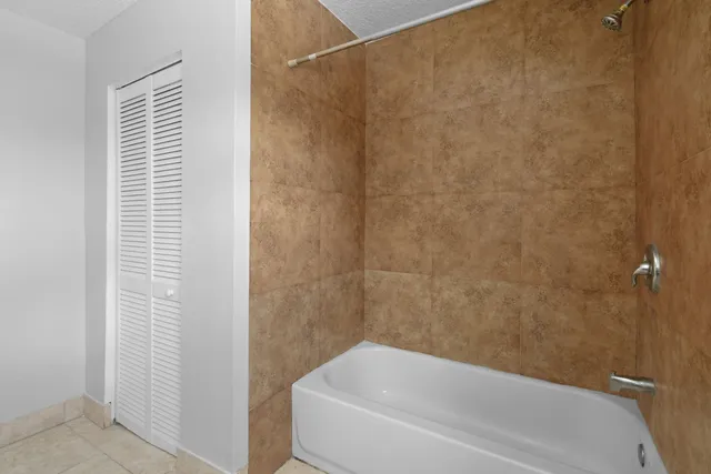 $1,700 | 3721 Henry Avenue, Unit A (UPPER), West Palm Beach, FL 33405