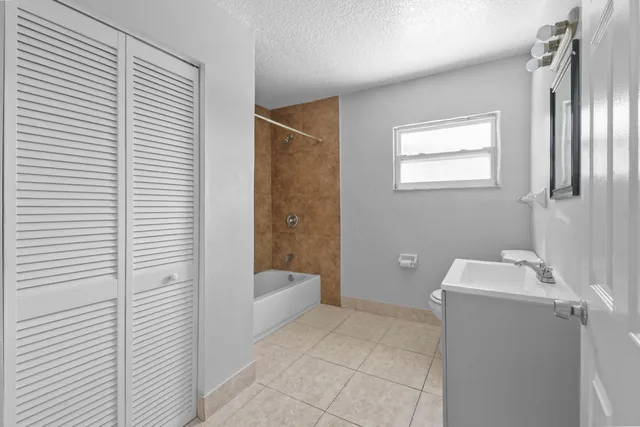 $1,700 | 3721 Henry Avenue, Unit A (UPPER), West Palm Beach, FL 33405