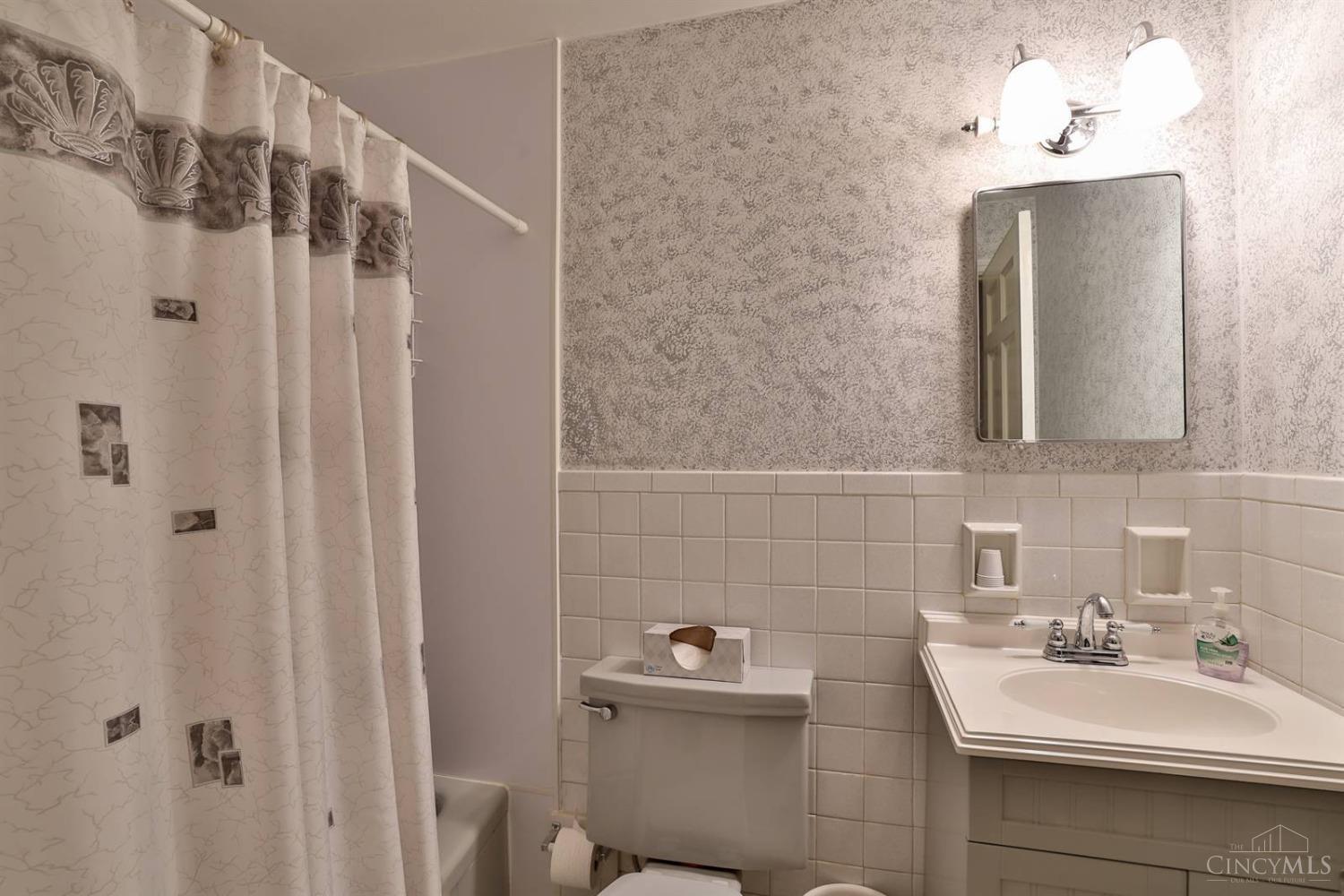183 Compton Road Wyoming, OH 45215 - Photo 30 of 37 Gallery Image 30