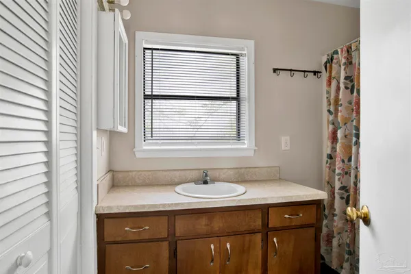 $1,600 | 2802 West Gonzalez Street, Pensacola, FL 32505
