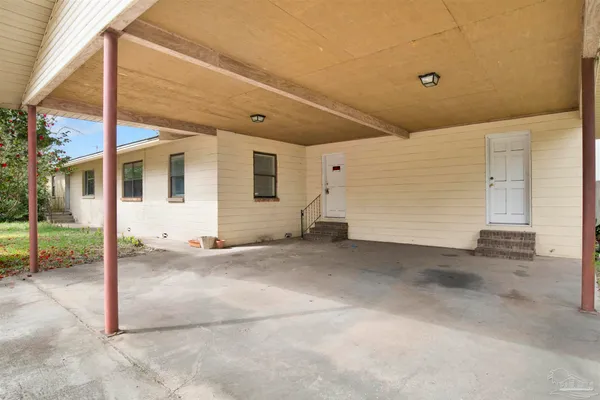 $1,600 | 2802 West Gonzalez Street, Pensacola, FL 32505