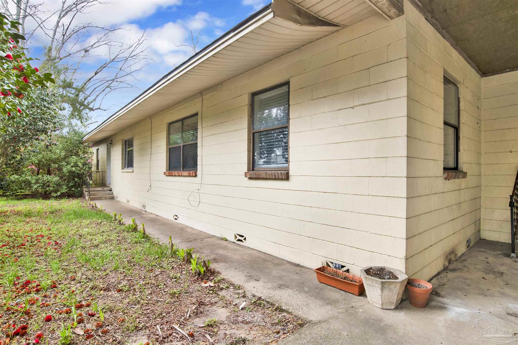 2802 West Gonzalez Street Pensacola, FL 32505 - Photo 22 of 24 a front view of a house with a yard
