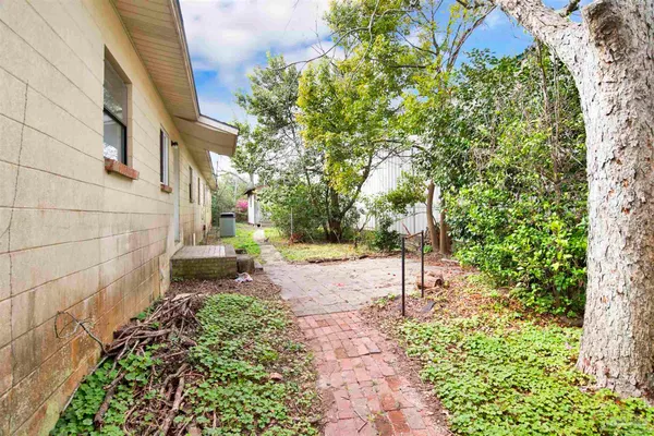 $1,600 | 2802 West Gonzalez Street, Pensacola, FL 32505