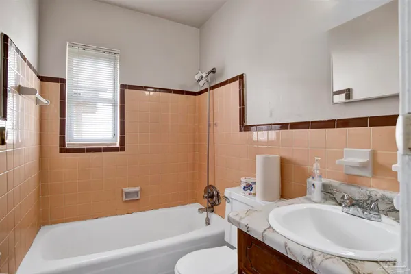 $1,600 | 2802 West Gonzalez Street, Pensacola, FL 32505