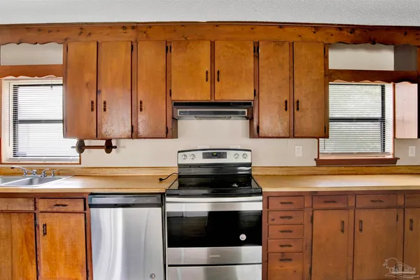 $1,600 | 2802 West Gonzalez Street, Pensacola, FL 32505