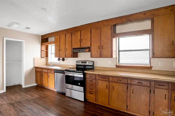 $1,600 | 2802 West Gonzalez Street, Pensacola, FL 32505