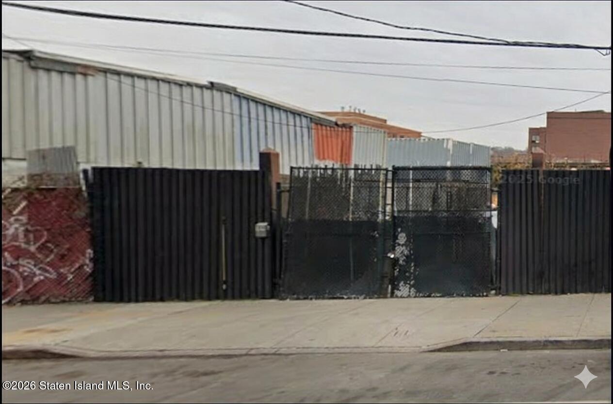 326 Front Street Staten Island, NY 10304 - Photo 1 of 5 a view of a balcony