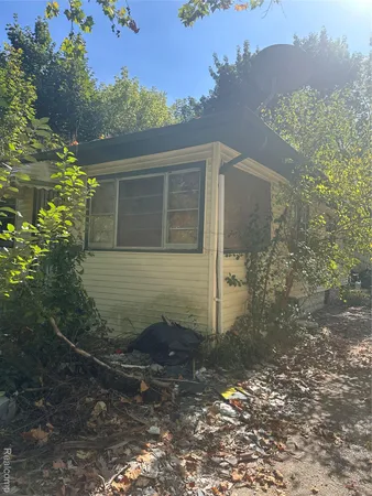 $6,500 | 2001 Mackin Road, Flint, MI 48504