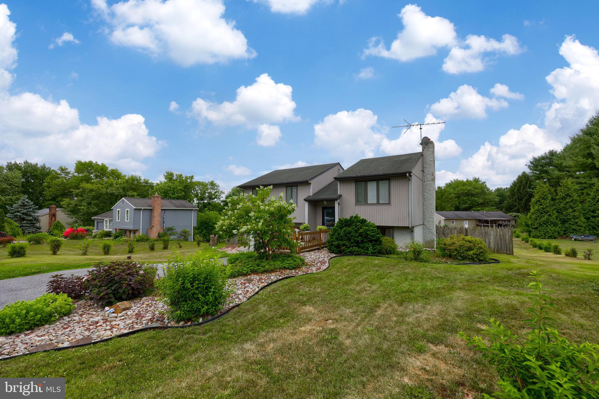 12 Sherri Lane Lititz, PA 17543 - Photo 2 of 27
