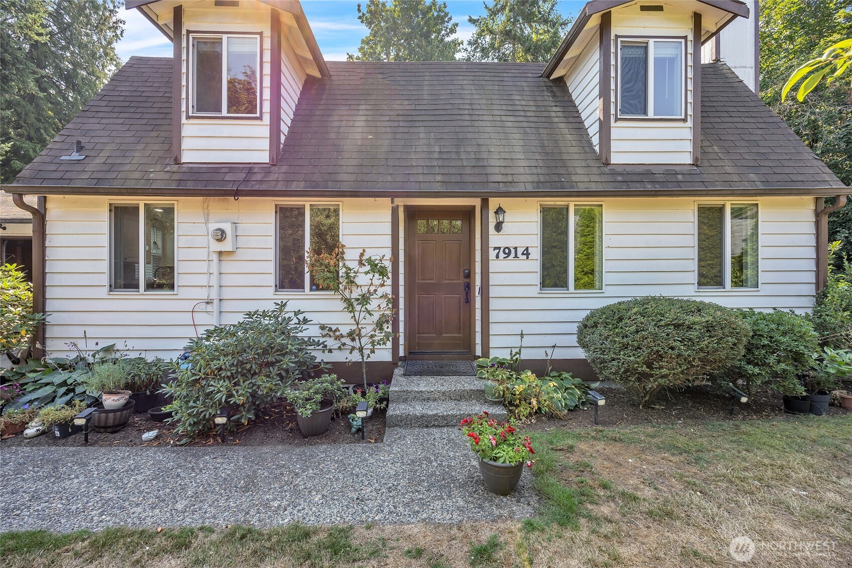 7914 242nd Street Southwest Edmonds, WA 98026 - Photo 3 of 38 a front view of a house