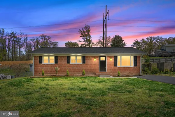 $2,900 | 221 Morningside Drive, Fredericksburg, VA 22401