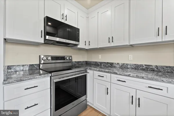 $2,900 | 221 Morningside Drive, Fredericksburg, VA 22401