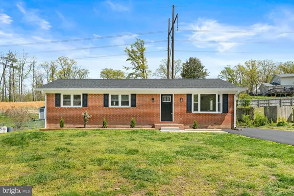 $2,900 | 221 Morningside Drive, Fredericksburg, VA 22401