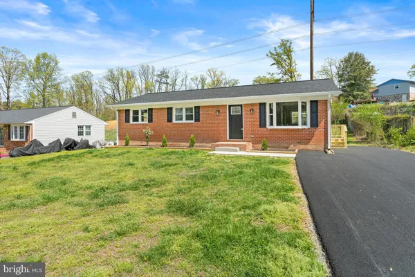 $2,900 | 221 Morningside Drive, Fredericksburg, VA 22401