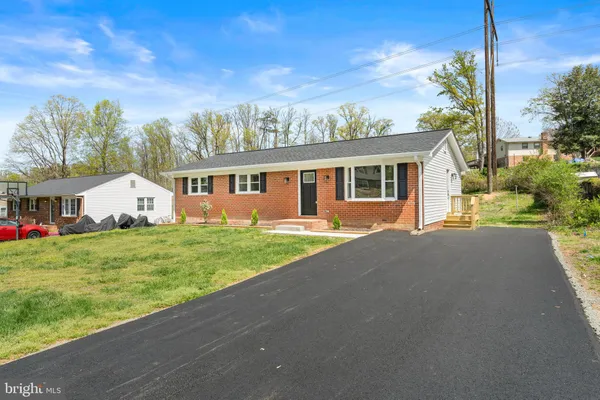 $2,900 | 221 Morningside Drive, Fredericksburg, VA 22401