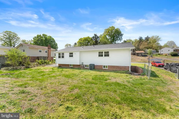 $2,900 | 221 Morningside Drive, Fredericksburg, VA 22401