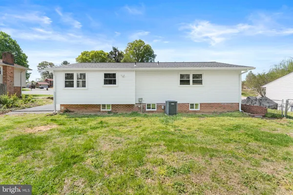 $2,900 | 221 Morningside Drive, Fredericksburg, VA 22401