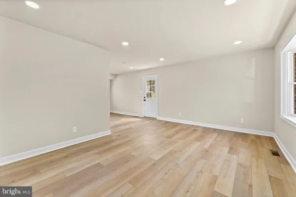 $2,900 | 221 Morningside Drive, Fredericksburg, VA 22401