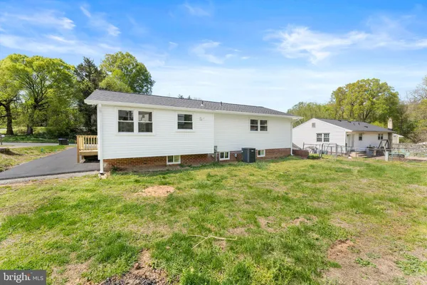 $2,900 | 221 Morningside Drive, Fredericksburg, VA 22401