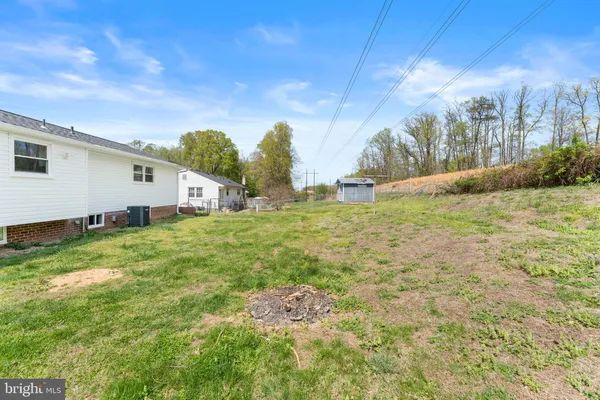 $2,900 | 221 Morningside Drive, Fredericksburg, VA 22401