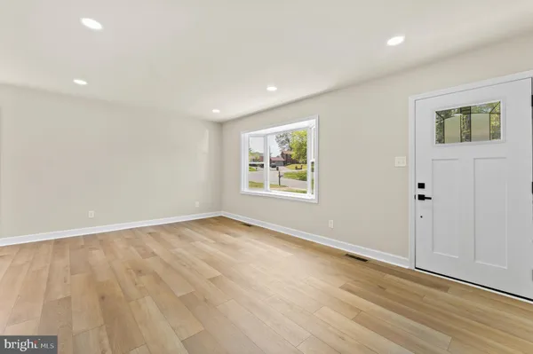 $2,900 | 221 Morningside Drive, Fredericksburg, VA 22401