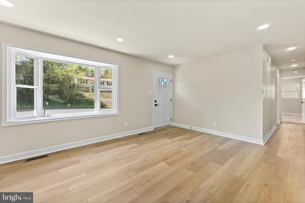 $2,900 | 221 Morningside Drive, Fredericksburg, VA 22401