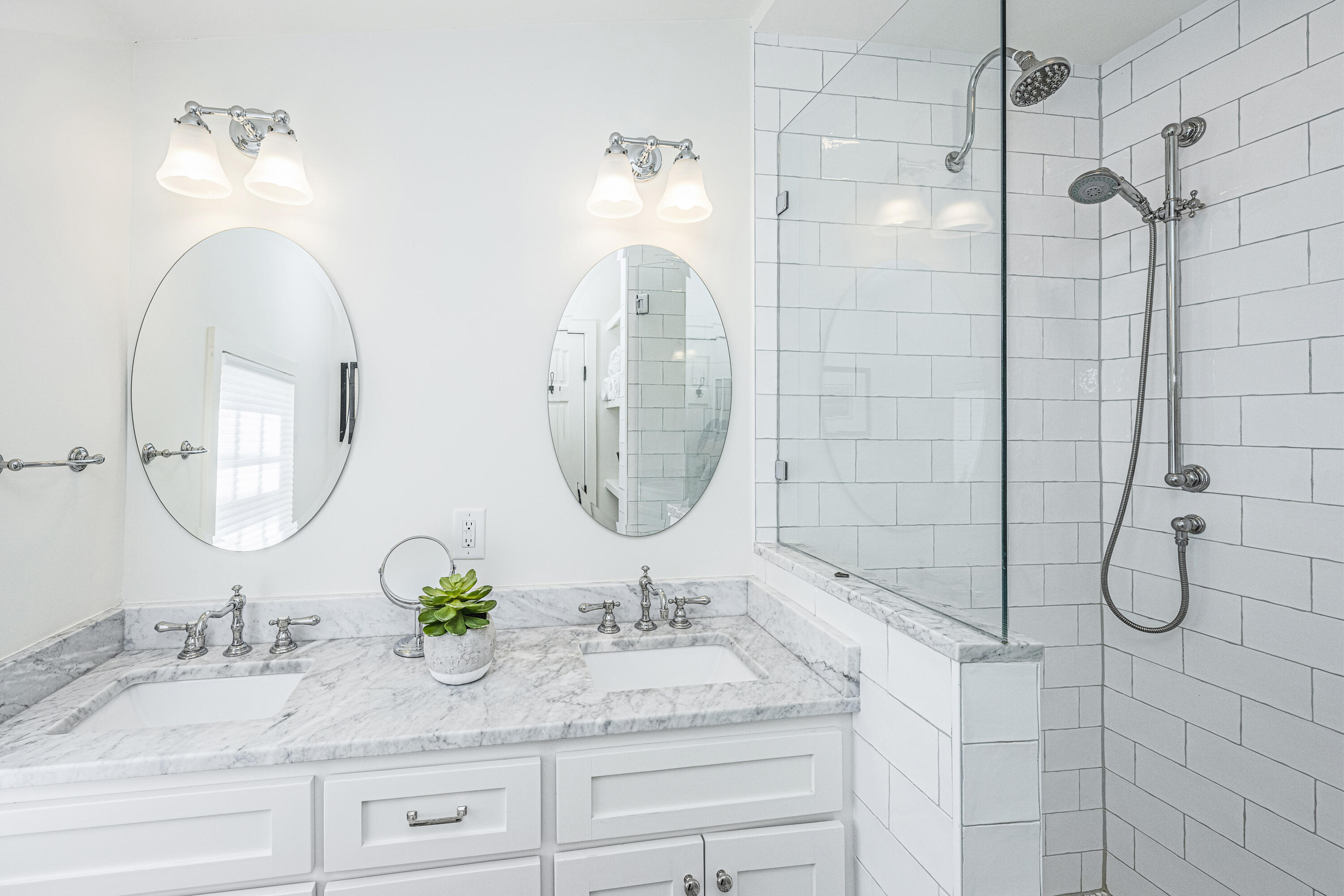 31 State Street Charleston, SC 29401 - Photo 20 of 52 2nd Floor Bathroom