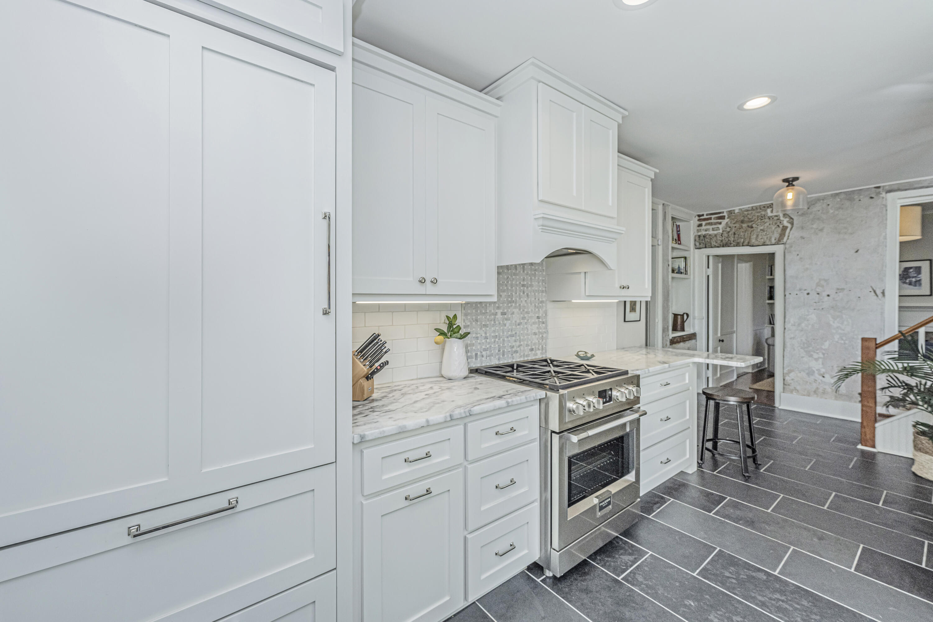 31 State Street Charleston, SC 29401 - Photo 6 of 52 Custom Built-ins