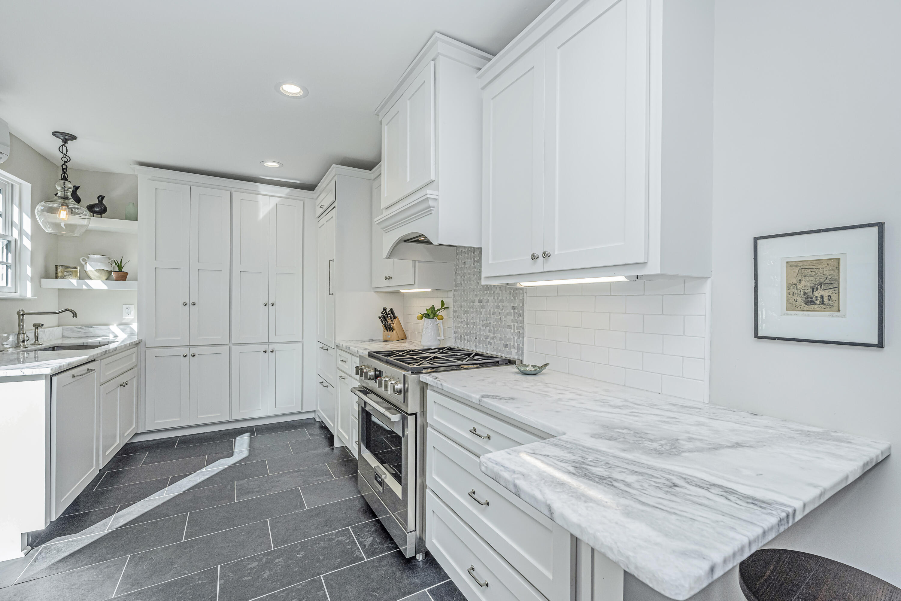 31 State Street Charleston, SC 29401 - Photo 7 of 52 Stone countertops