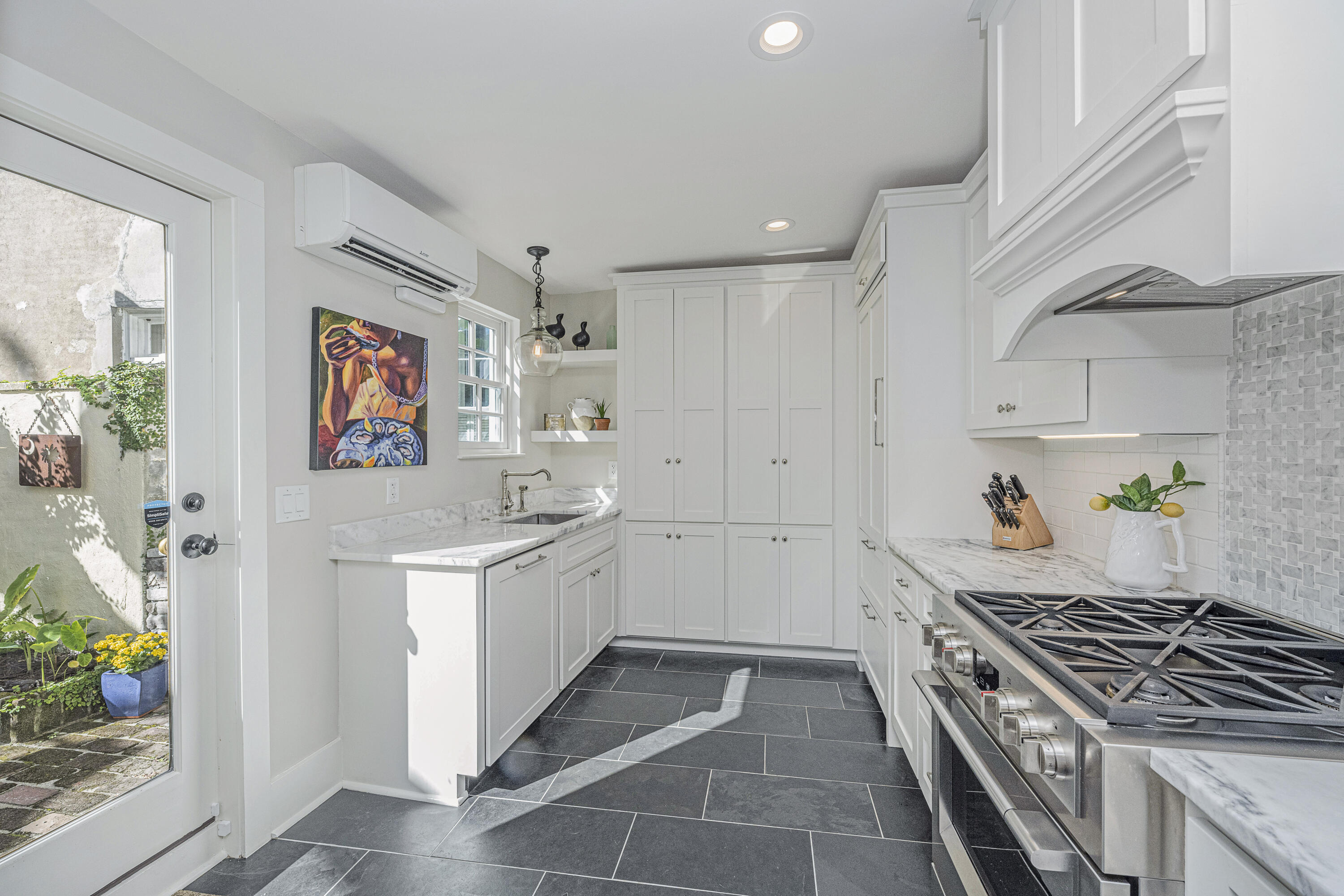 31 State Street Charleston, SC 29401 - Photo 8 of 52 Light filled kitchen