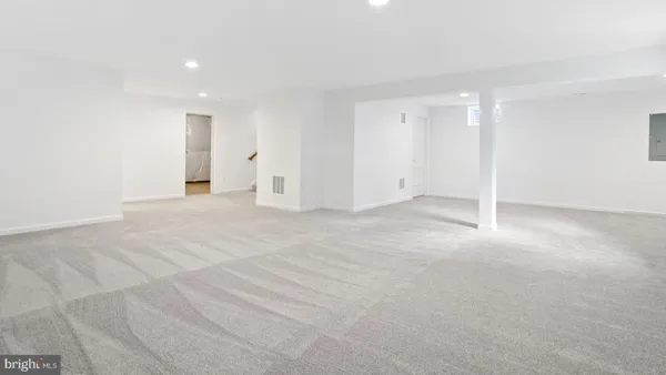 a view of an empty room and a toilet