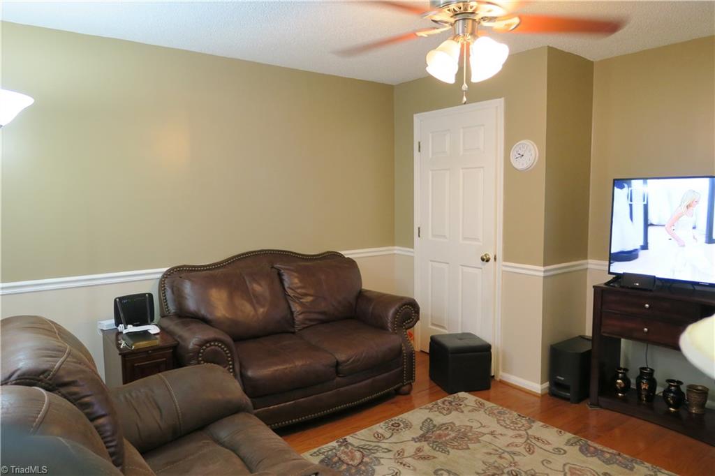 702 Rapp Street Thomasville, NC 27360 - Photo 22 of 30 2nd Bedroom currently being used as a den.