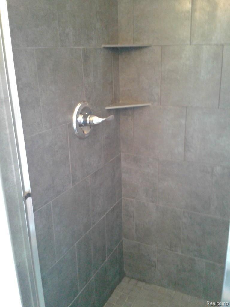 1701 B Waverly Road Ann Arbor, MI 48103 - Photo 9 of 11 039.jpg