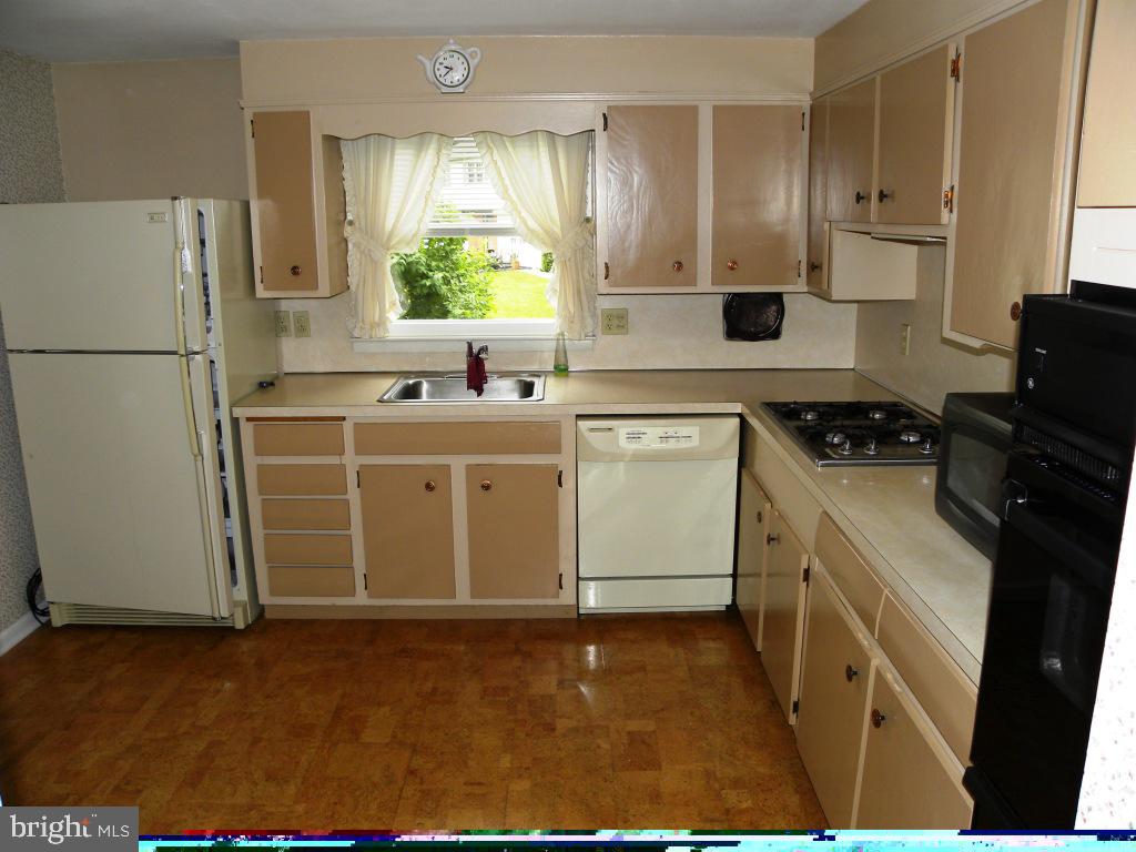 1621 Glenn Road Lancaster, PA 17601 - Photo 3 of 19 Gallery Image 3