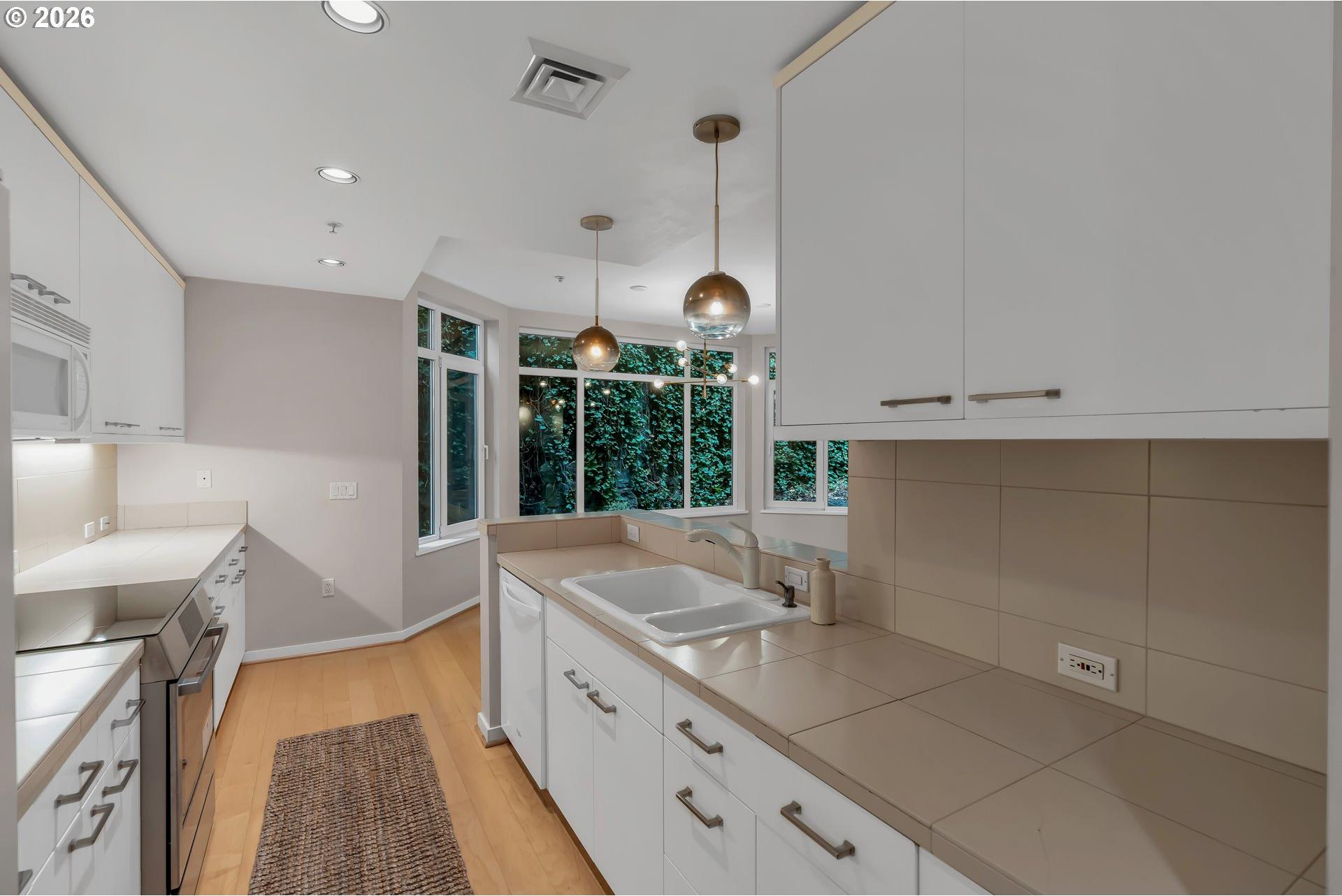 2445 Northwest Westover Road, Unit 209 Portland, OR 97210 - Photo 26 of 40 Gallery Image 26
