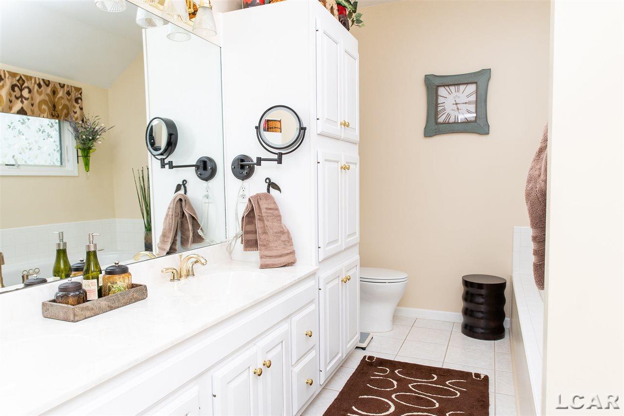 3079 Windmill Drive Adrian, MI 49221 - Photo 25 of 44 31380345-24.JPG