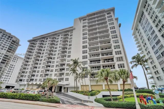 $3,800 | 5700 Collins Avenue, Unit 15F, Miami Beach, FL 33140