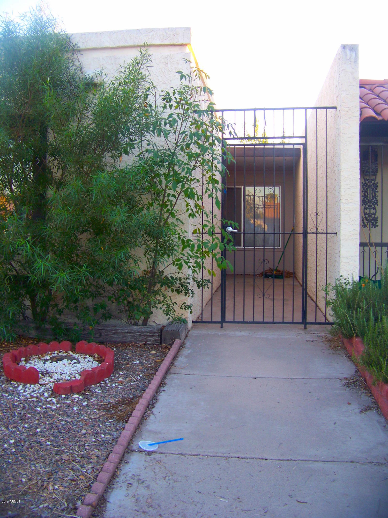 2313 West Vineyard Road Tempe, AZ 85282 - Photo 1 of 9 Front walkway