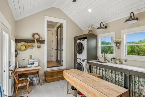 $900,000 | 1765 Theta Pike, Columbia, TN 38401