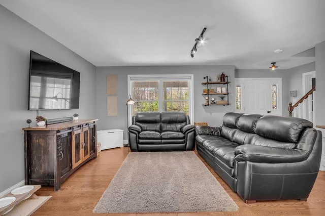 $750,000 | 15 Peacock Hill Road, Weare, NH 03281