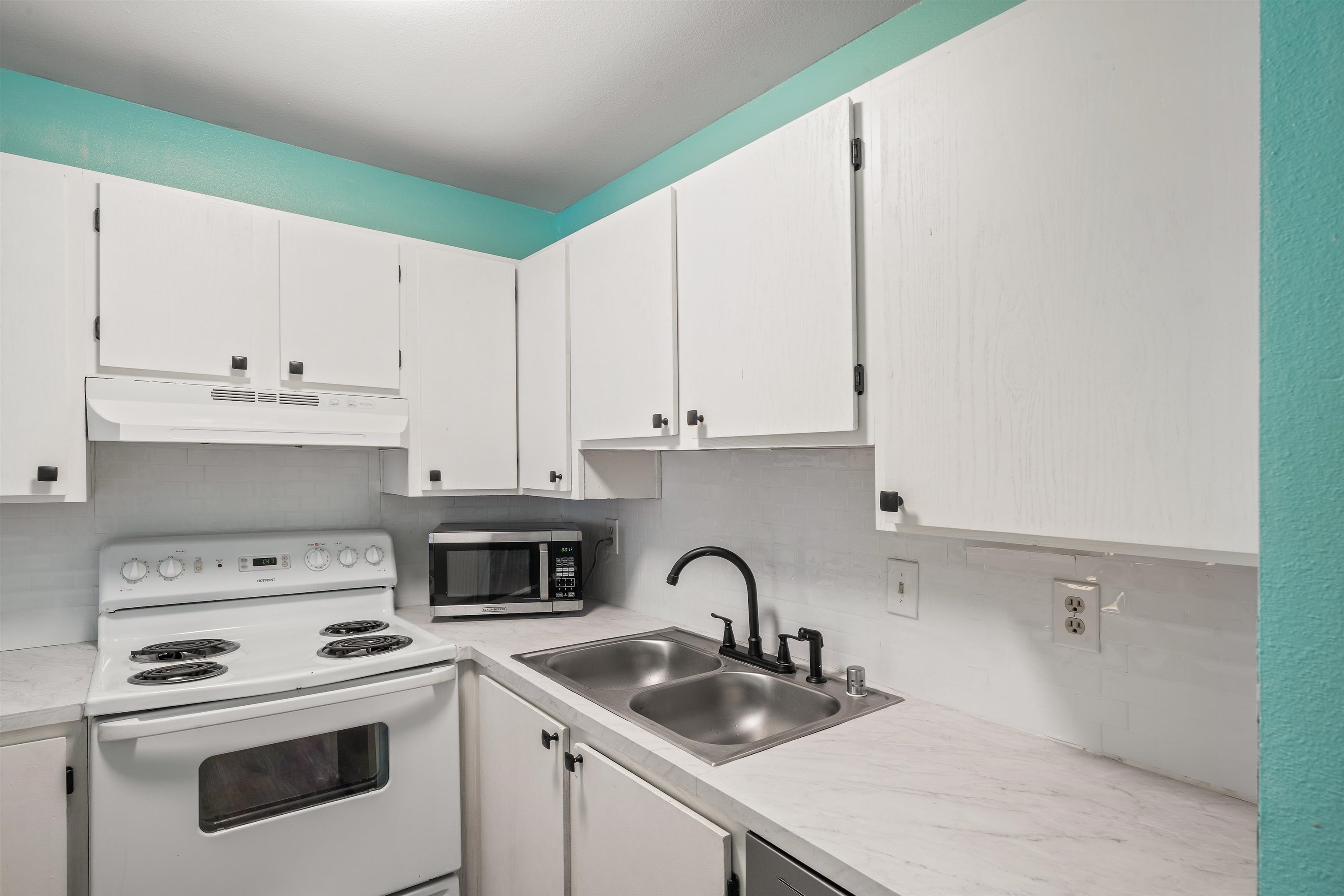 3740 Lower Honoapiilani Road, Unit A107 Lahaina, HI 96761 - Photo 9 of 25