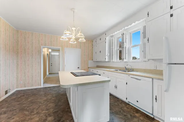 $1,800 | 2442 Mittman Road, Muscatine, IA 52761