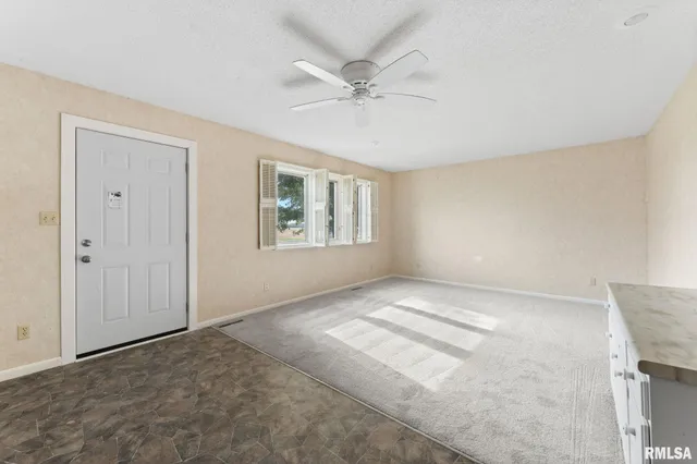 $1,800 | 2442 Mittman Road, Muscatine, IA 52761