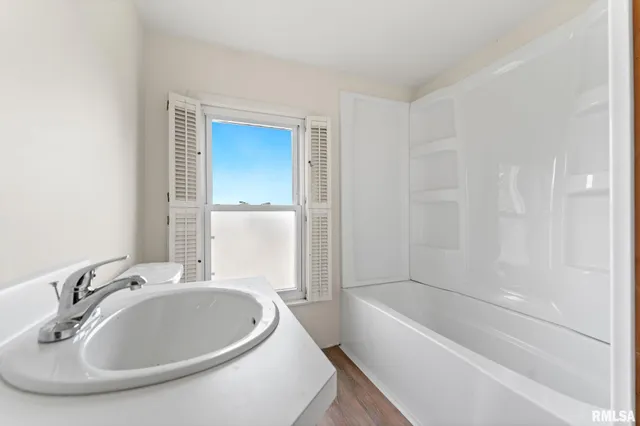 $1,800 | 2442 Mittman Road, Muscatine, IA 52761