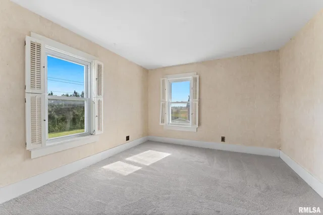 $1,800 | 2442 Mittman Road, Muscatine, IA 52761