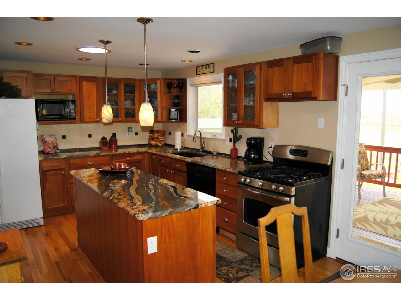 7980 Hygiene Road Longmont, CO 80503 - Photo 5 of 24 Granite counter tops