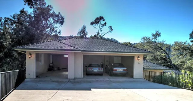 $3,695,000 | 310 Old Spanish Trail, Portola Valley, CA 94028
