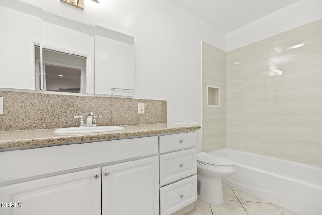 1233 North Columbus Avenue, Unit 1C Glendale, CA 91202 - Photo 14 of 22 bathroom