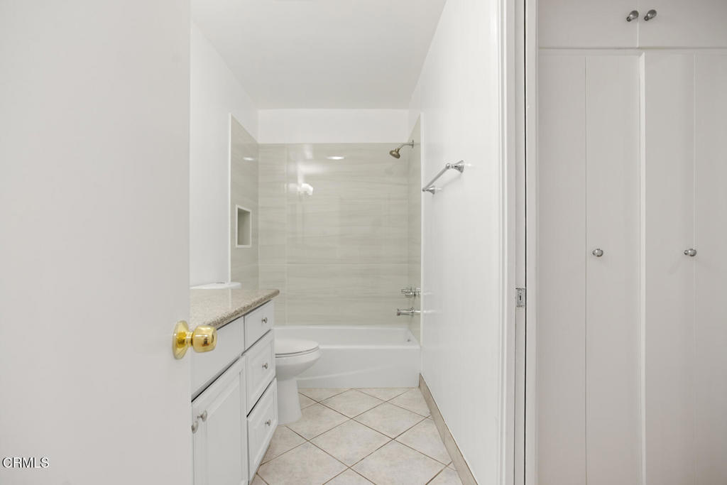 1233 North Columbus Avenue, Unit 1C Glendale, CA 91202 - Photo 15 of 22 bathroom