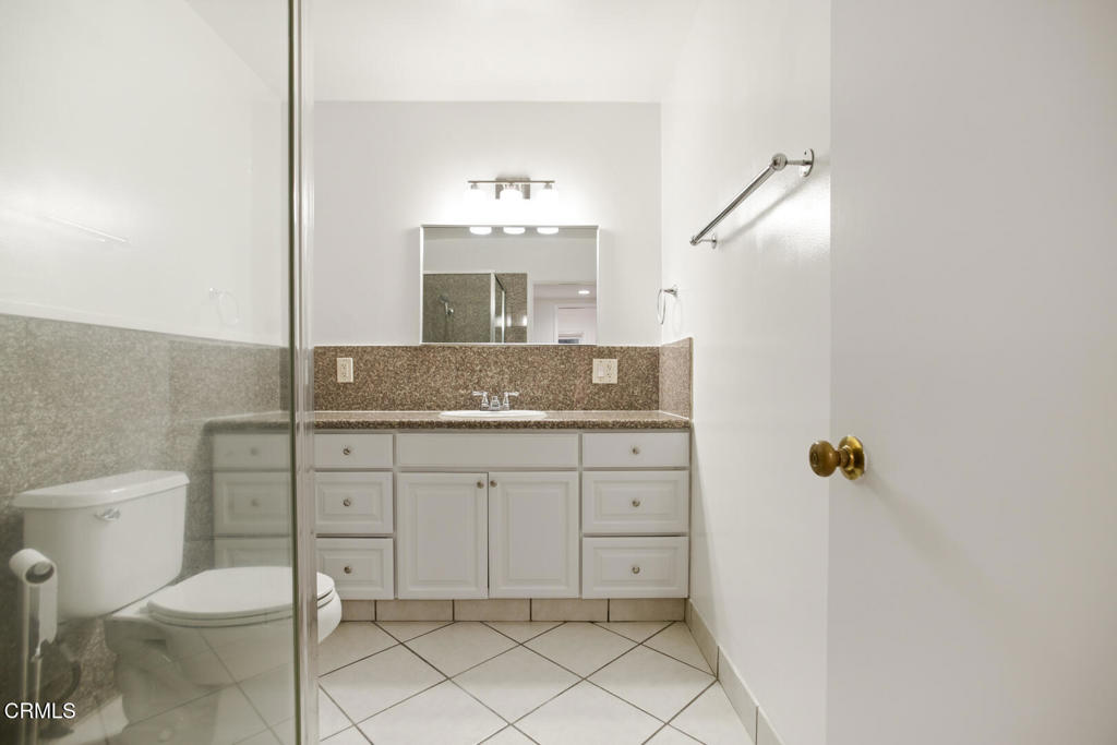 1233 North Columbus Avenue, Unit 1C Glendale, CA 91202 - Photo 16 of 22 bathroom